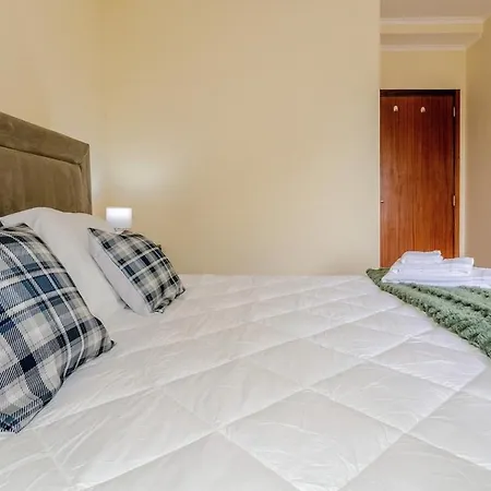 Fogo Mountain View - 3br, 2wc With Sea Volcano View